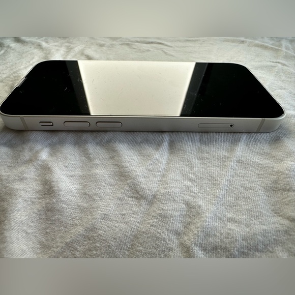 iPhone 13 Mini 128GB Unlocked White - Picture 4 of 6